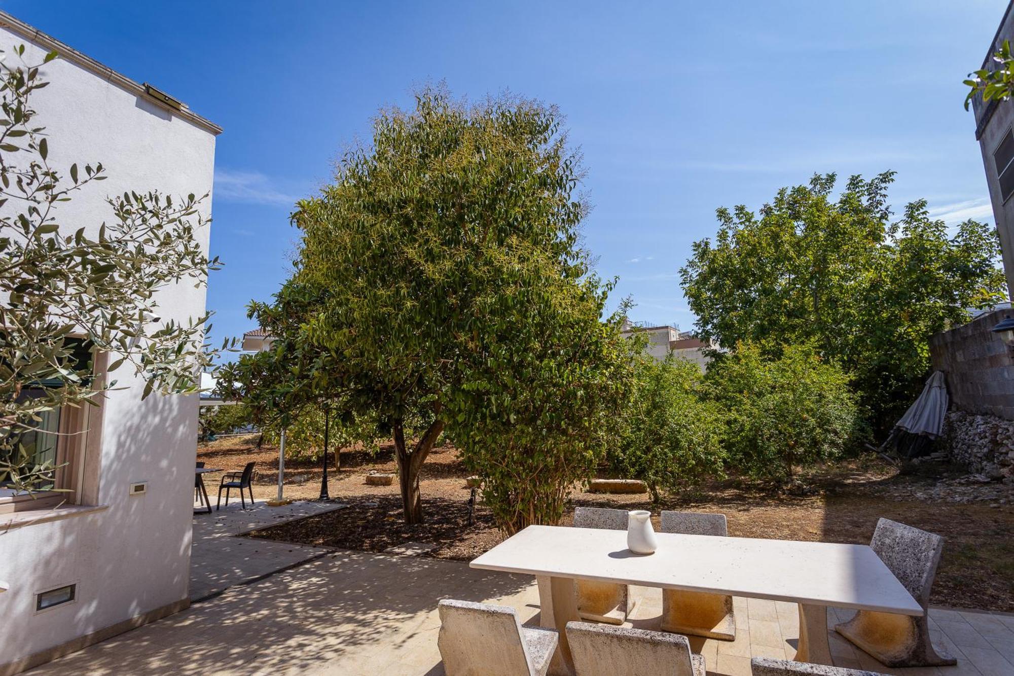 Affittacamere Giardino Delle Zie-Vicino Ospedale Cardinale Panico Триказе Екстер'єр фото